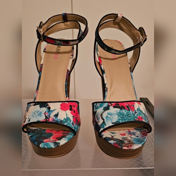 SUPER CUTE AND SUPER SEXY - Picture 3 of 8